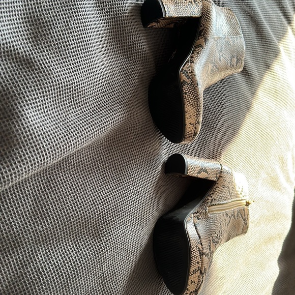 NWOT Snakeskin Heeled Booties - Picture 3 of 3